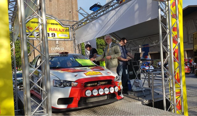 Burgemeester Hans Gaillard bij de start van de 55ste ELE Rally in Son en Breugel | Fotonummer: a3a275