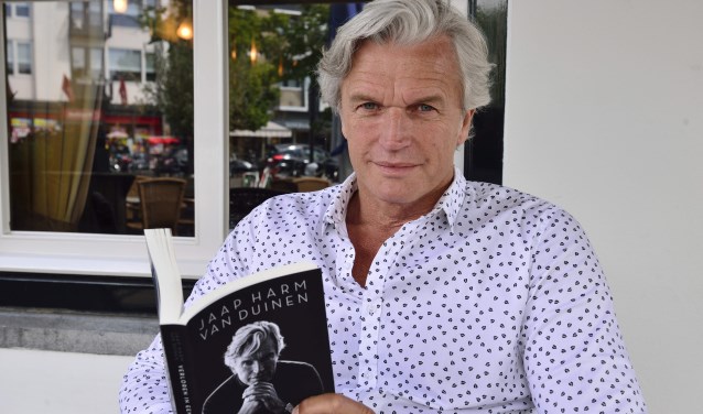 JaapHarm met zijn boek | Fotonummer: 20ad26