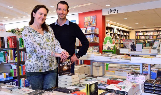 Maaike en Pieter in hun winkel | Fotonummer: 980772