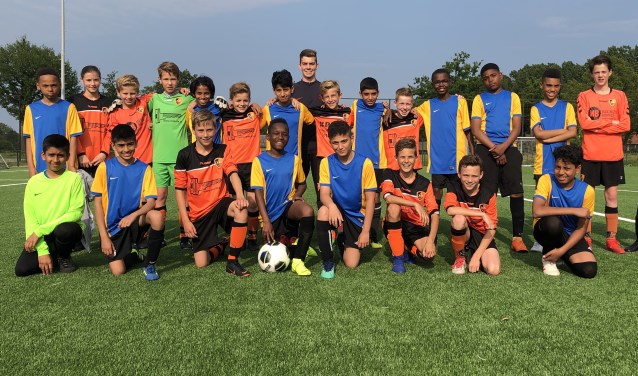 SBC JO12-1 team samen met O12 van Claremont High School | Fotonummer: 548c7a