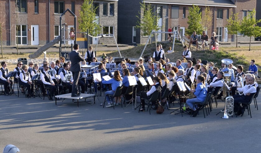 Het Klapstoelen concert van vorig jaar aan de Bijenlaan in Son en Breugel | Fotonummer: 995b62