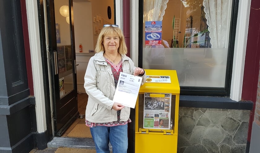 Truus heeft de hoofdprijs in ontvangst genomen op het kantoor van DeMooiSonenBreugelKrant | Fotonummer: ff487b