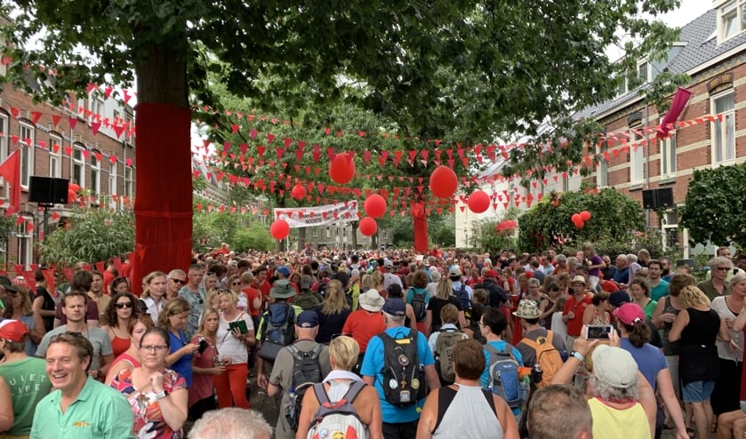 Groot feest in de dorpen en steden waar de wandelaars doorheen lopen | Fotonummer: b532b1