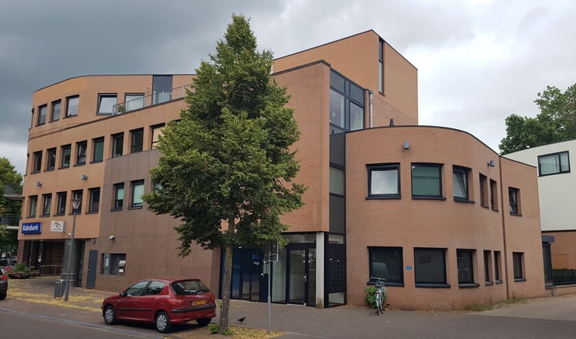 De Rabobank met daarboven de appartementen voor Begeleid Wonen | Fotonummer: 5055e6