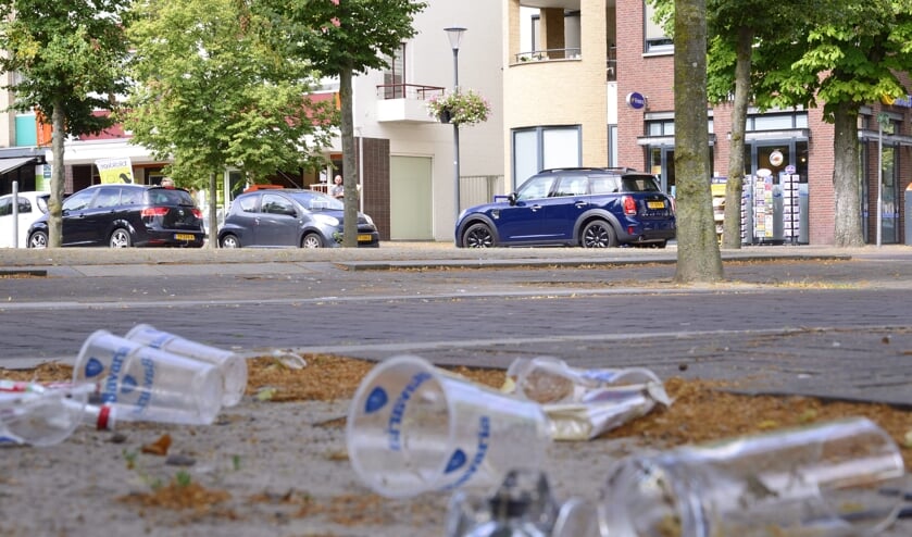 De plastic bekers liggen wekelijks op straat | Fotonummer: a00545
