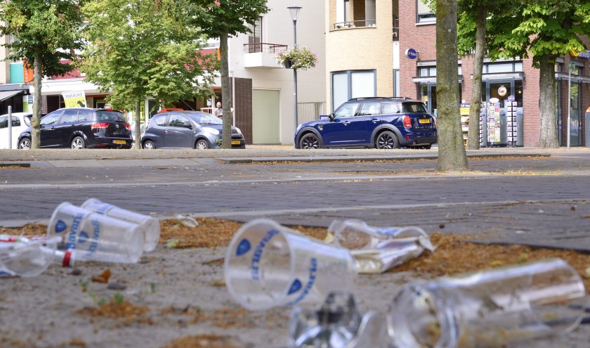 De plastic bekers liggen wekelijks op straat (archieffoto) | Fotonummer: 3fabae