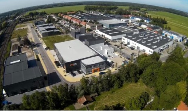 Brengt de Gemeente Voorschoten vanaf 2018 bij de bouw van nieuwe bedrijfsgebouwen hier in de Dobbewijk en woningen elders in het dorp (veel) te hoge bouwleges in rekening? Foto: OVV