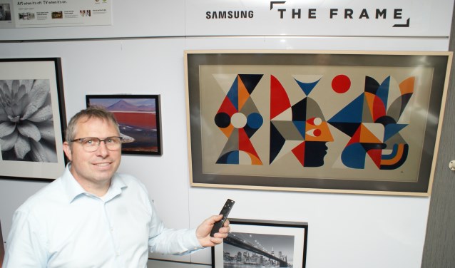 The Frame! Aan is het een televisie en uit is het een kunstwerk! Gerard de Ru vertelt er u graag over. Foto: VSK