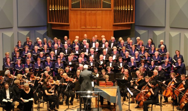 Die Jahreszeiten" van Joseph Haydn, uitgevoerd door Exultate Deo, het Leiderdorps Kamerorkest en drie solisten o.l.v. Leo den Broeder.