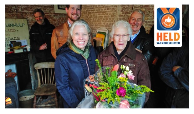 De vrijwilligers van Berbice zijn 'Held van Voorschoten'. Foto: VVD Voorschoten