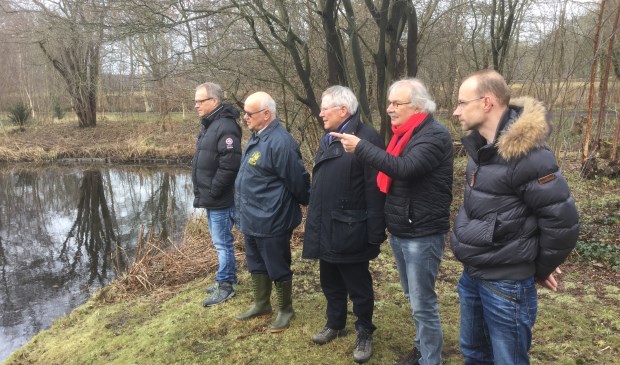 V.l.n.r Hans Decker, Ruud Zandvliet, Henk Overbosch, Ad de Graaf en Maikel Blöte in park Rosenburgh.Foto: Jan Spendel