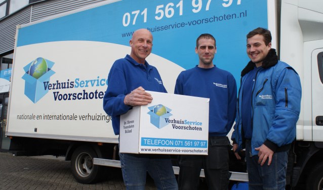 Tinus van Santen (l), Jordy en zoon Gino: verhuisstress is helemaal niet meer nodig. Wij nemen alles uit uw handen. Foto: VSK