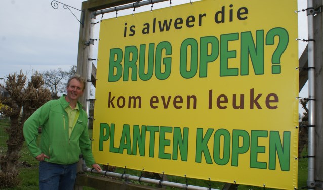 Dit nieuwe spandoek al gespot? Het hangt bij Moerkerks Plantenparadijs aan de Hofweg. Foto: VSK