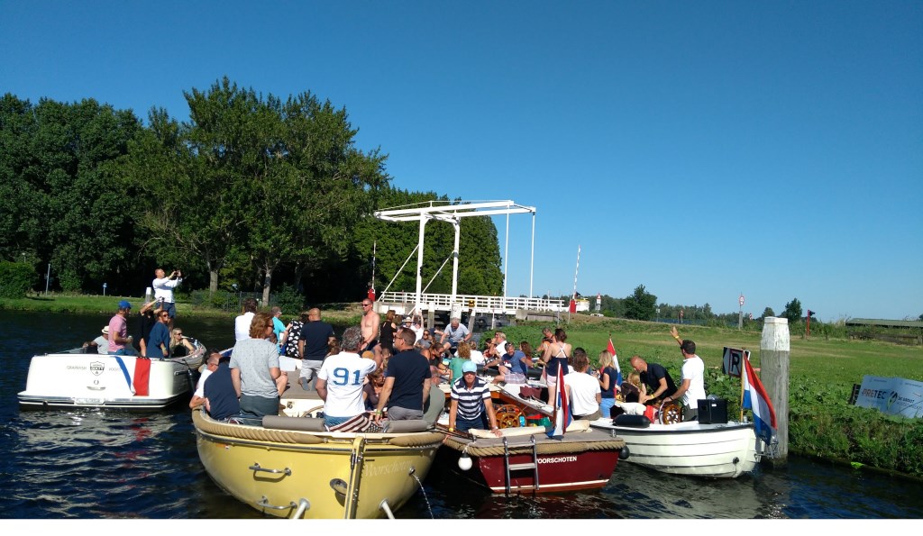 Strakblauwe luchten boven Varend Tafelen. De editie is ook dit jaar weer enorm geslaagd. Foto: Ronde Tafel