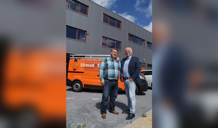 'Het bedrijf is in goede handen bij Wilbur', zegt vader Co Zitman (r). 'Een volle portefeuille en een goed team. Ik heb alle vertrouwen in de toekomst.' Foto: VSK
