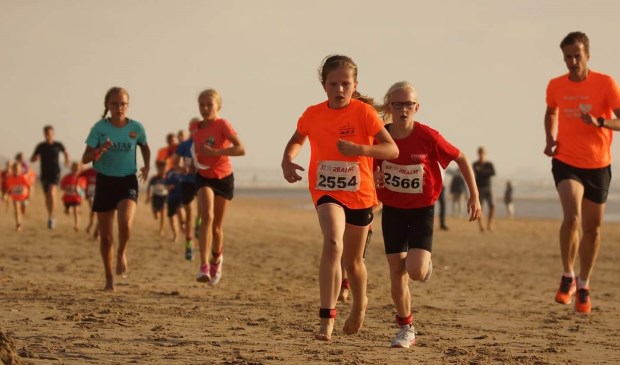 Femke heeft in haar leeftijdscategorie het Strandlopen gewonnen. Foto: pr