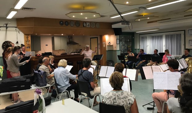 Afgelopen dinsdag repeteerden de musici in clubgebouw van Laurentius. Foto: Cultuurfabriek