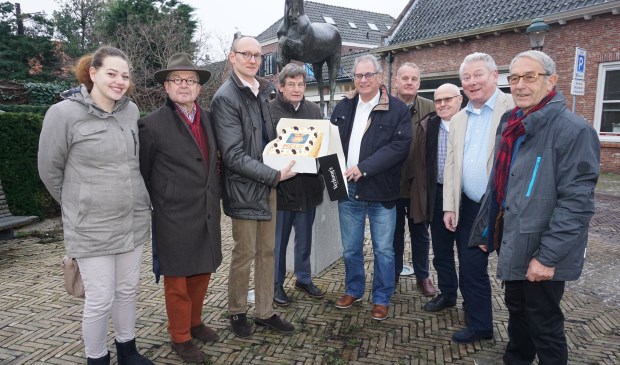 Vlnr Martine Zoun, Cees Bijloos, Sjoerd van den Dool, Jan Verschoor, Rob de Vries, Daan Verschoor, Jan Berg, Jan Teske en Leo van Vliet. Foto: Vsk