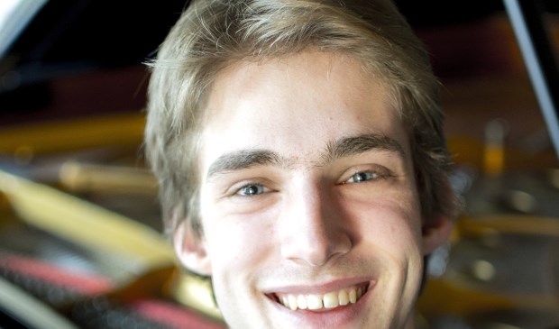 Concertpianist Marc Wielart komt op 14 april naar Woonzorgcentrum Adegeest. Foto: De Toonzetter