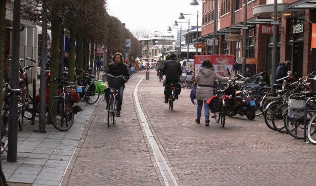 Fietsen in de Schoolstraat wordt binnenkort verboden. Foto: VSK