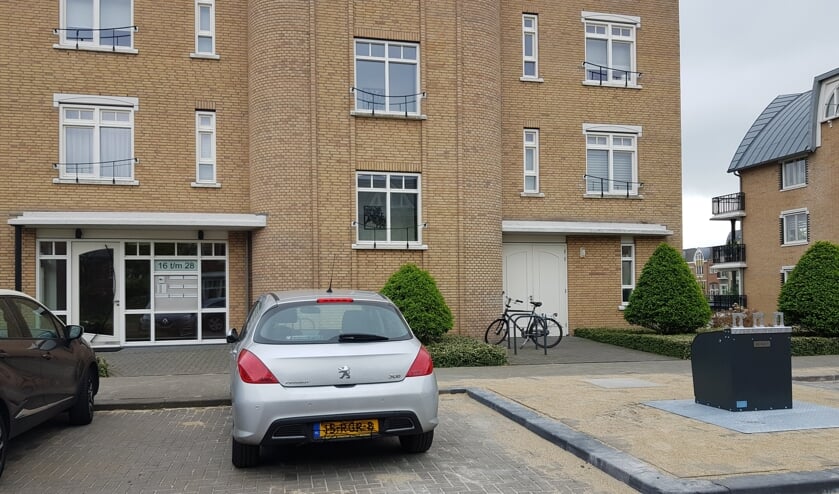 De bewuste afvalcontainer voor het appartementencomplex. Foto: gemeente Voorschoten