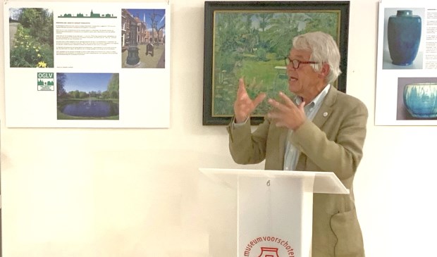 Stan Dessens opende de nieuwe tentoonstelling in Museum Voorschoten. Foto: Museum Voorschoten