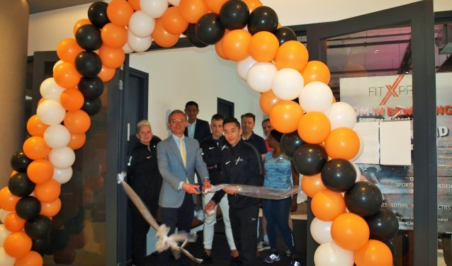 FitXprnc is officieel geopend. De ingang bevindt zich tegenover de ingang van Dirk van den Broek in de Schoolstraat. Foto: Vsk.