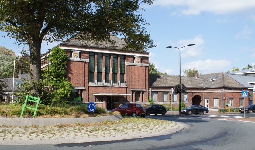Wie gaat de scepter zwaaien op het gemeentehuis van Voorschoten? Er zijn vijf gegadigden. Foto: VSK