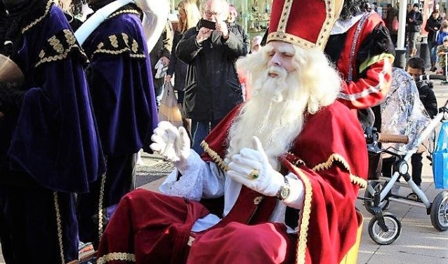 Sinterklaas arriveerde in een bakfietsje (foto's: Ap de Heus).