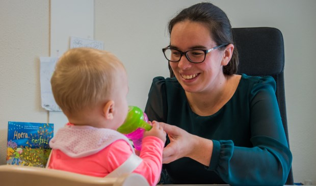 Ze begeleidt en helpt kinderen als logopedist en als kindercoach.