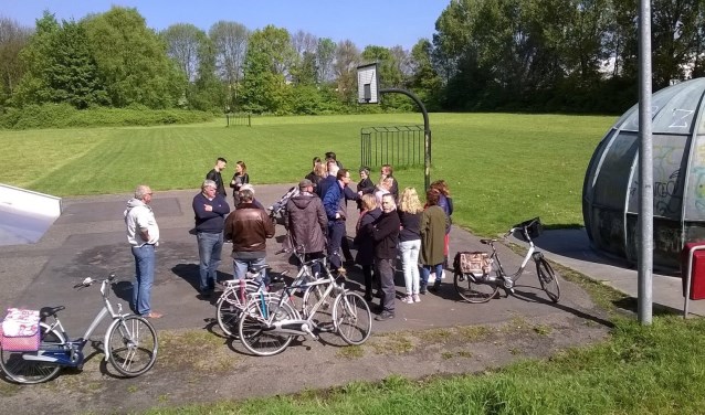 VVD-fractie in gesprek met buurtbewoners op de beoogde locatie aan De Star (foto: pr VVD).