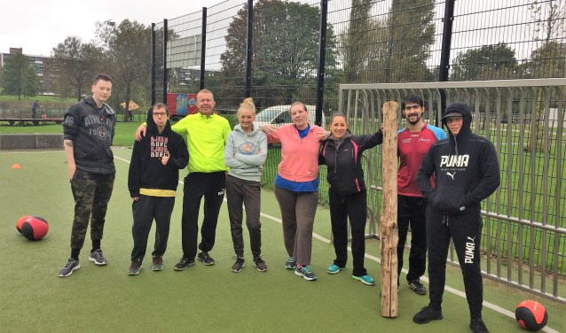 Met een sportaanbod werken de jongeren aan een positiever zelfbeeld en vergrootten ze hun sociale en communicatieve vaardigheden (tekst: Inge Koot / foto: pr).
