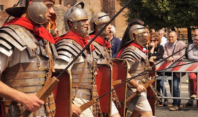 Tijdens het festival worden diverse locaties in Voorburg omgetoverd in Romeinse sfeer, compleet met soldaten, badhuizen, enz.