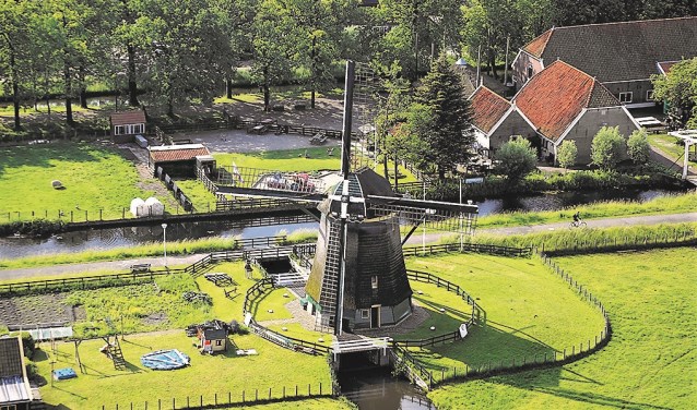 Molen De Vlieger in het polderlandschap bij Voorburg (foto: Adrey Caljé).