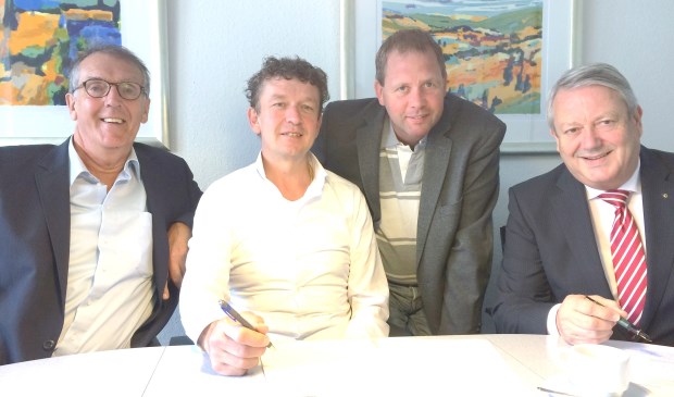 Vlnr: Michael Beckman, Jaap Hak en Martin Vonk (bestuur DGW) en Lambert Greven (bestuurder RW).