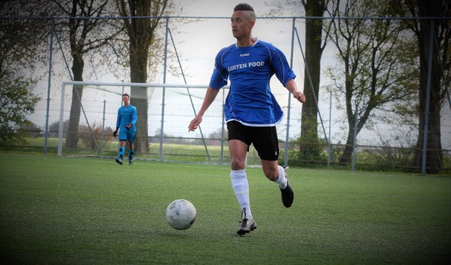 Enrico Geus (Stompwijk'92) scoorde zondag alle 5 de goals voor zijn ploeg (archieffoto: AW).
