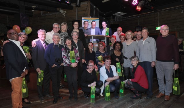 'Ik ben trots op jullie en trots dat ik voorzitter mag zijn van deze geweldige Wandelgroep', aldus voorzitter Don Braad. Foto: Jan van Es