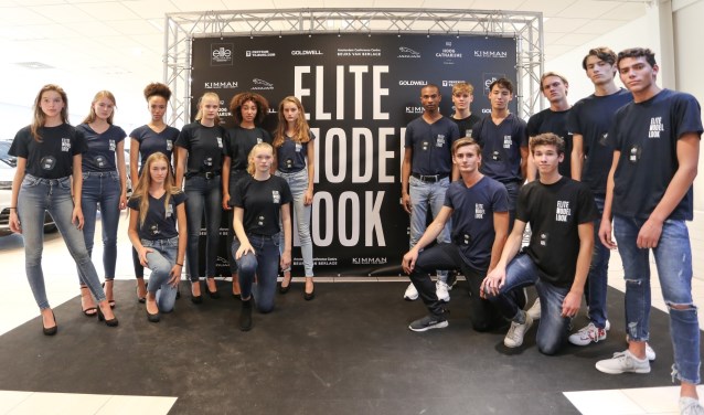 Kevin Gaal uit Zoetermeer (uiterst rechts op de foto) uit Zoetermeer is een van de 16 finalisten van Elite Model Look Nederland 2018. Foto: pr
