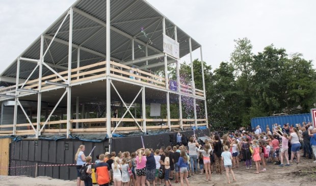 Begin juni dit jaar werd het hoogste punt bereikt van het in aanbouw zijnde Kulturhus. (Foto: Michel Groen)