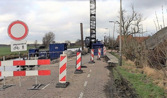 Het werk aan de Stompwijkseweg gaat nog een maandje langer duren, maar moet eind november klaar zijn (archieffoto).