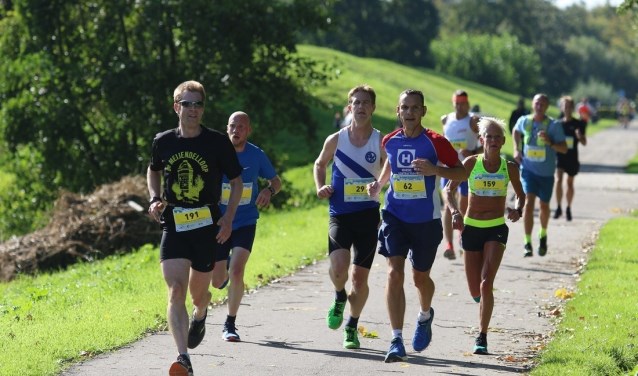 De 16e Geuzenloop Zoetermeer was een geslaagde editie met 1.557 ingeschreven lopers, opnieuw een record. Ook werd er nu een parkoersrecord verbroken. Foto: pr