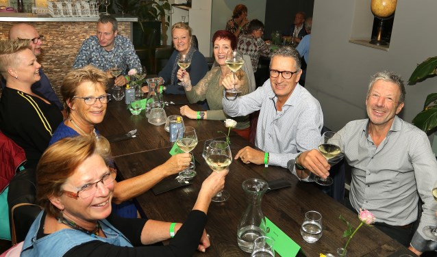 Gezelligheid in Nootdorp. (foto: Wim Dumay)
