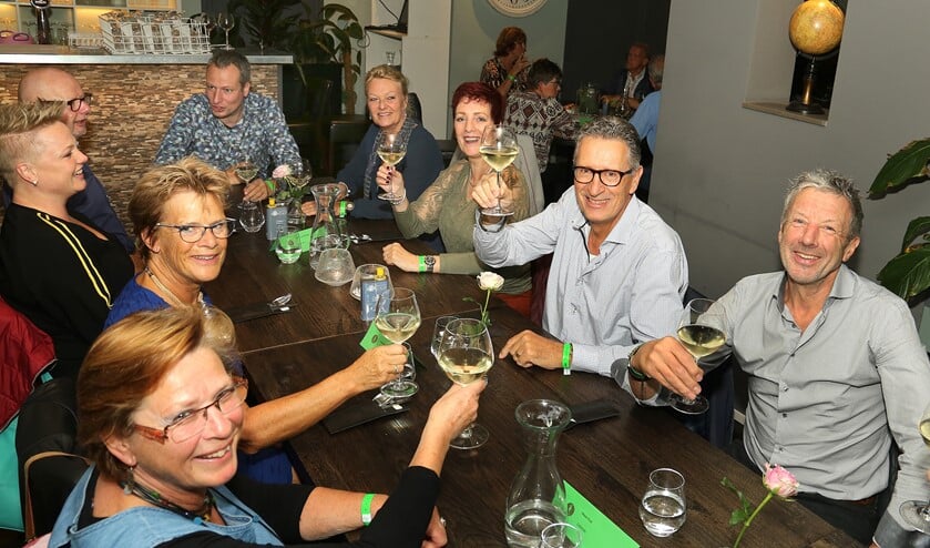 Gezelligheid in Nootdorp. (foto: Wim Dumay)
