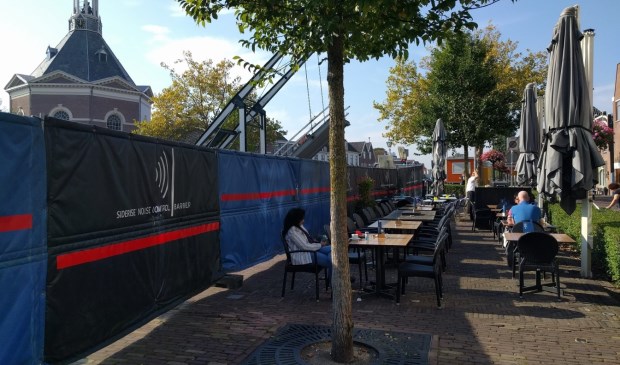De PvdA stelt schriftelijke vragen aan het college van B&W over het plaatsen van de bouwhekken. (Foto: PvdA)