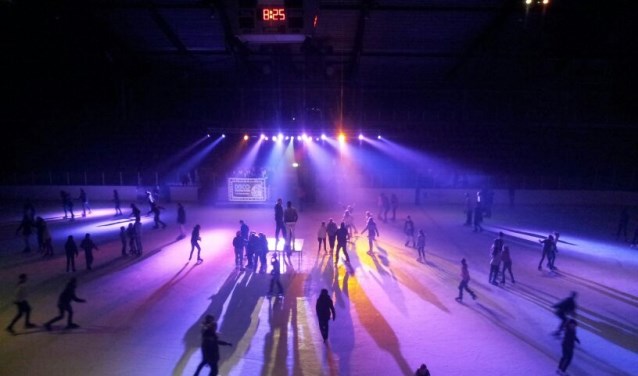 Een spektakel voor iedereen die van een feestje en schaatsen houdt. Foto: pr