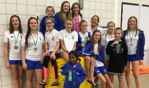 De deelnemers en medaille winnaars met trainster Colinda. Foto: pr