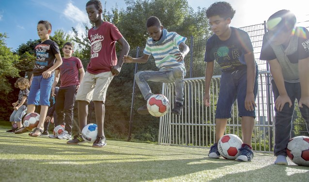 Sport en spel met Sport en Welzijn (SenW) in de wijk (foto: Rolf van Koppen).
