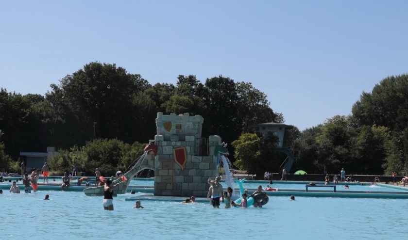 Het buitenbad van het 'oude' zwembad het Keerpunt in het Van Tuyllpark, in betere tijden. Foto: Jan van Es