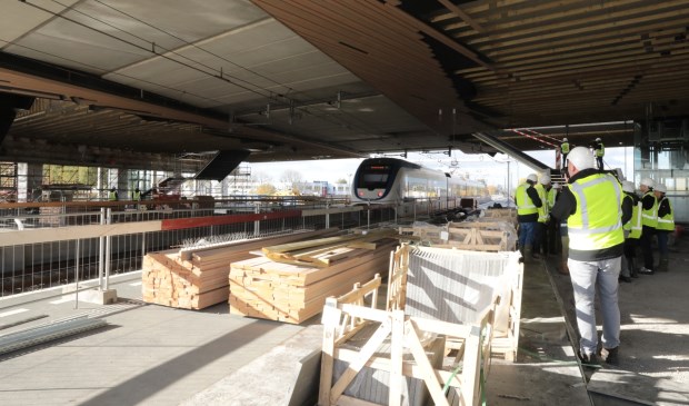 Vanaf 9 december 2018 gaan NS-sprinters tussen Gouda en Den Haag hier halteren. Ondertussen wordt het station verder voltooid voor RandstadRail (oplevering voorzien in voorjaar 2019). Foto: Jan van Es