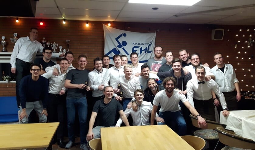 Herenselectie EHC serveert een driegangen diner (Foto: EHC)